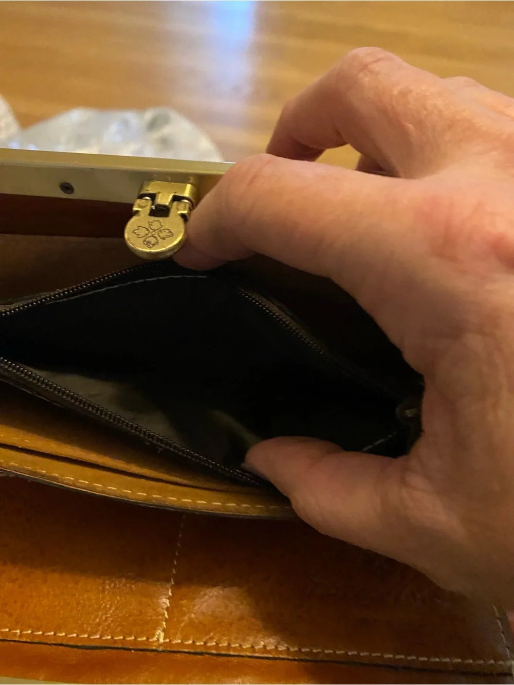 NWOT Patricia Nash Cauchy wallet . Brown